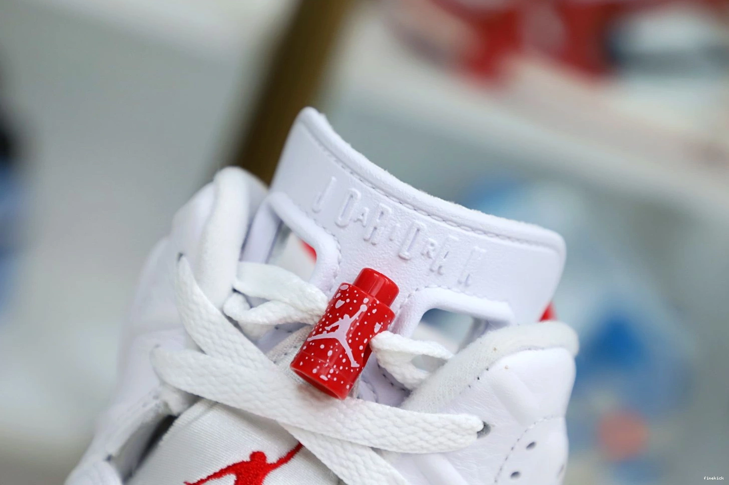 RED AIR JORDAN 6 OREO 0730
